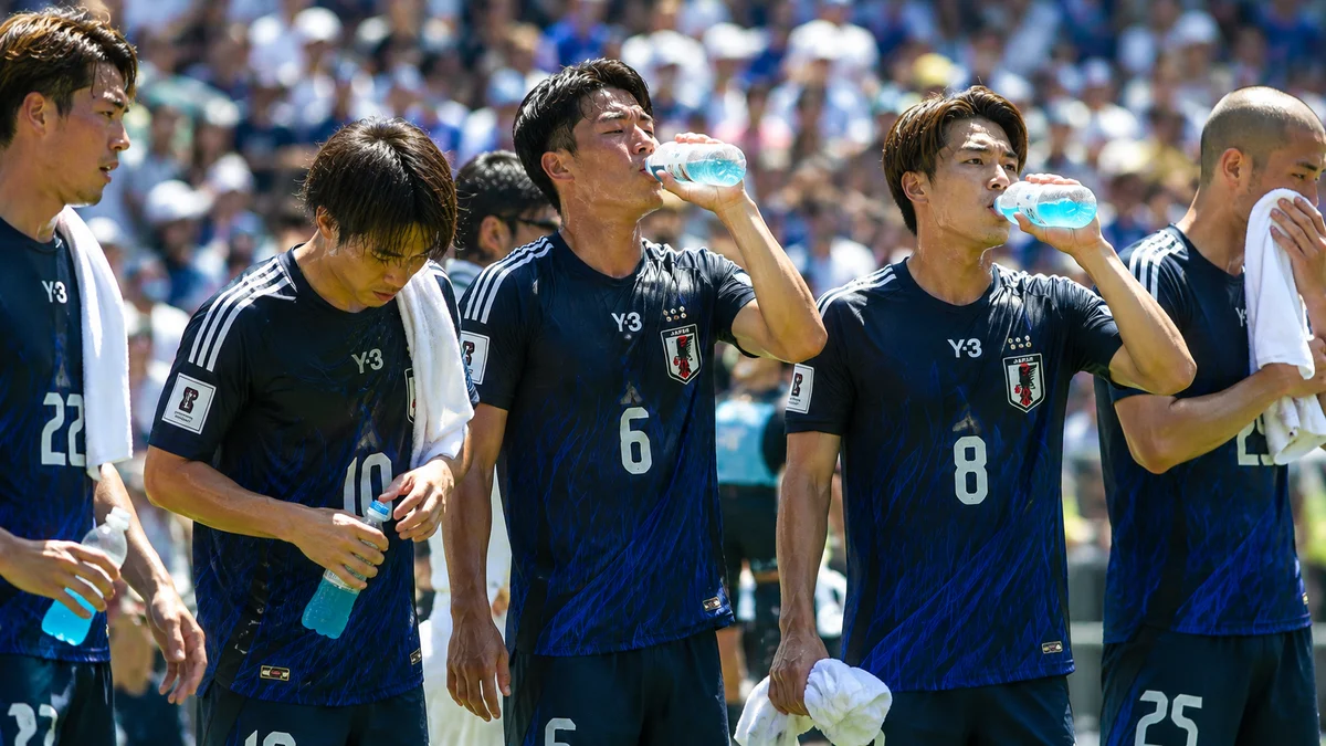 In-text image 2 (players hydrating during an in-match water break)